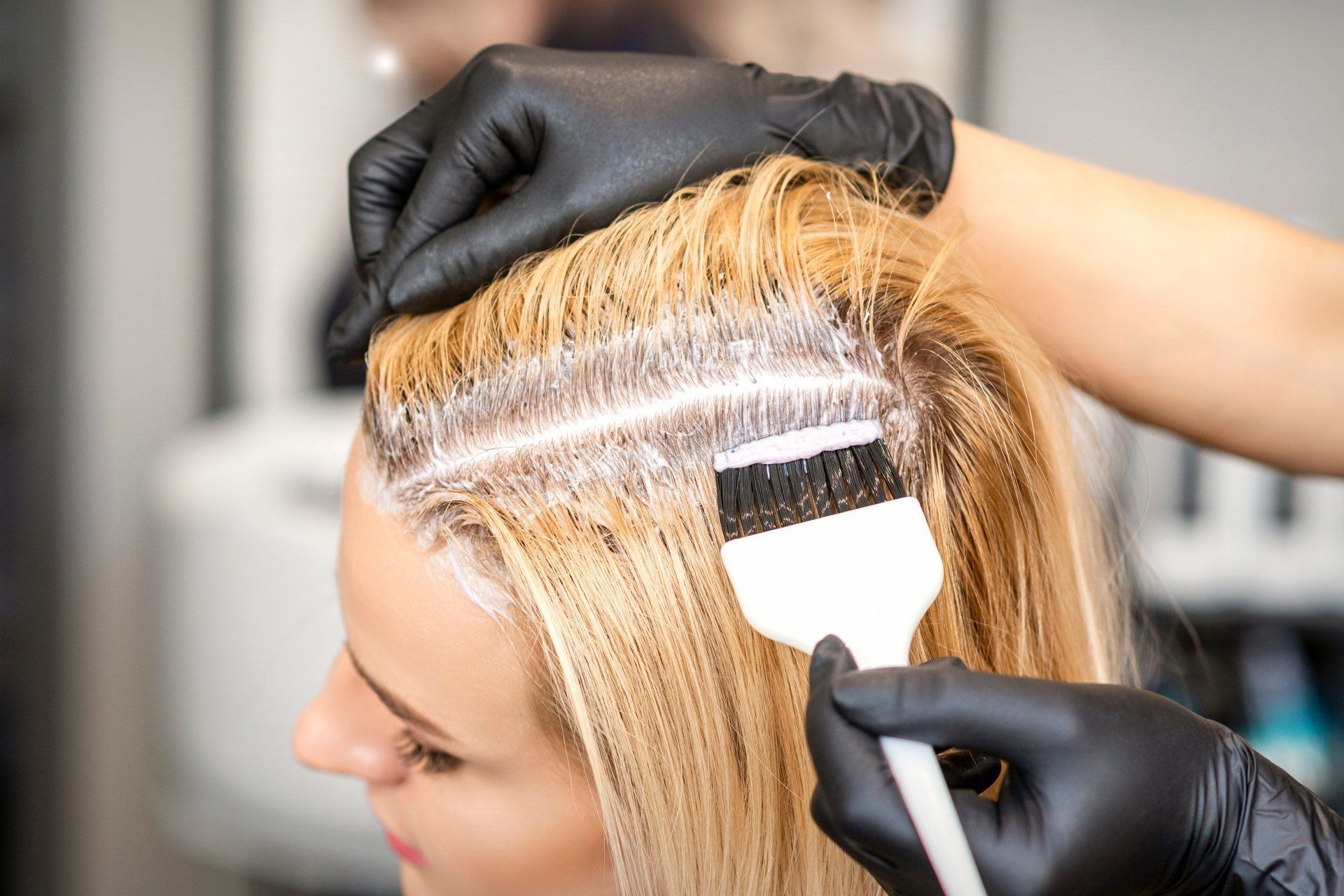 Coloration de cheveux professionnelle chez Roman Centre de Beauté